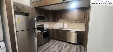 671 W King St in Boone, NC - Building Photo - Building Photo