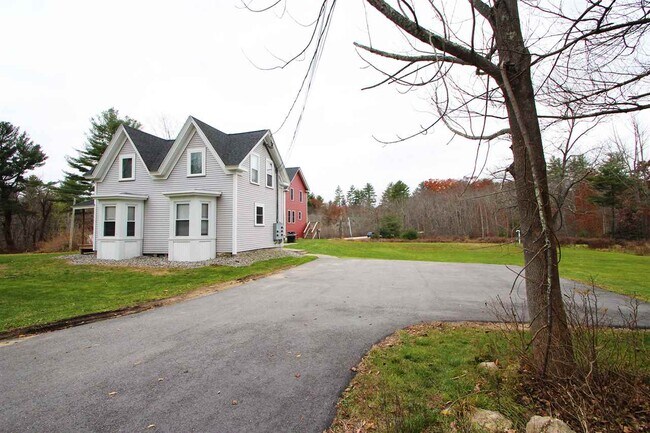 370 Stage Rd-Unit -1 in Nottingham, NH - Foto de edificio - Building Photo