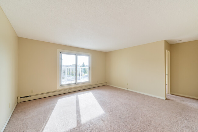 Westridge Estates C in Edmonton, AB - Building Photo - Building Photo