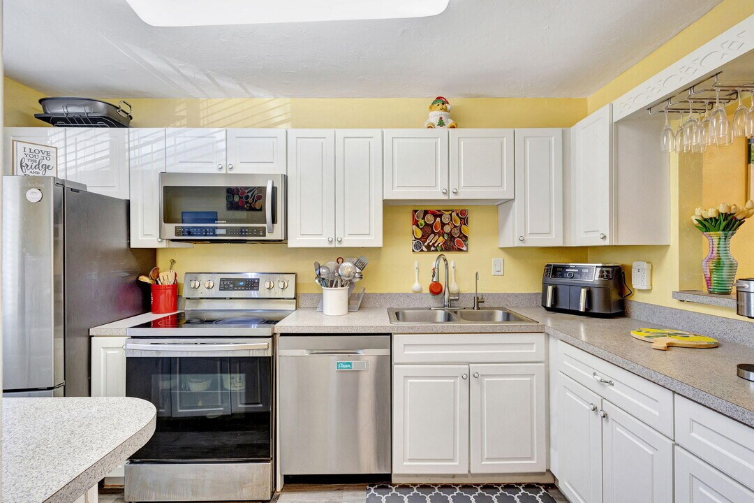 139 Sparrow Dr in Royal Palm Beach, FL - Building Photo