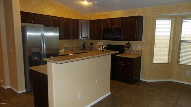 14082 W Rosewood Dr in Surprise, AZ - Building Photo - Building Photo