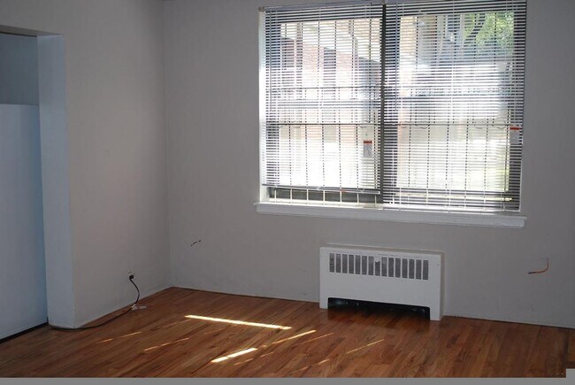 1360 W Touhy Ave in Chicago, IL - Building Photo - Building Photo