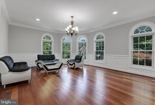 6529 Fairlawn Dr in McLean, VA - Building Photo