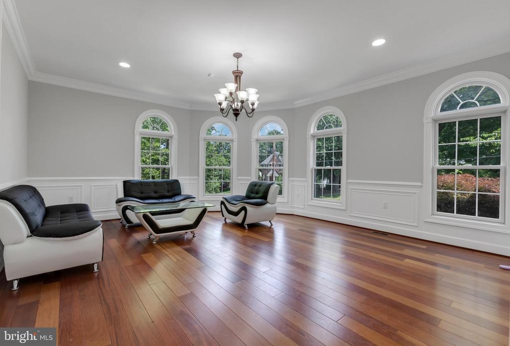 6529 Fairlawn Dr in McLean, VA - Building Photo