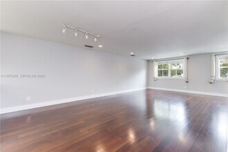 623 NE 8th Ave in Fort Lauderdale, FL - Building Photo - Building Photo