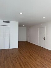 10794 N Kendall Dr in Miami, FL - Building Photo - Building Photo
