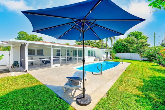2222 N Overbrook Ave in Belleair Bluffs, FL - Building Photo - Building Photo