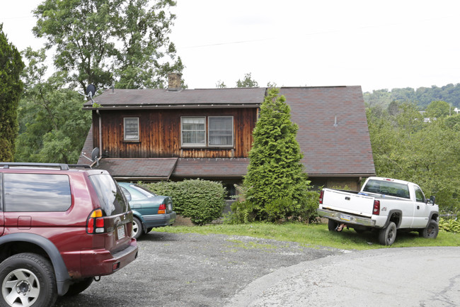 208 Main St in Bridgeville, PA - Building Photo - Building Photo