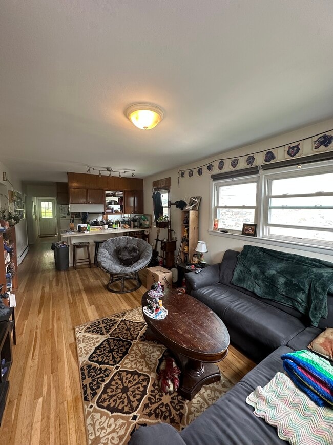 8 Newton St, Unit 8