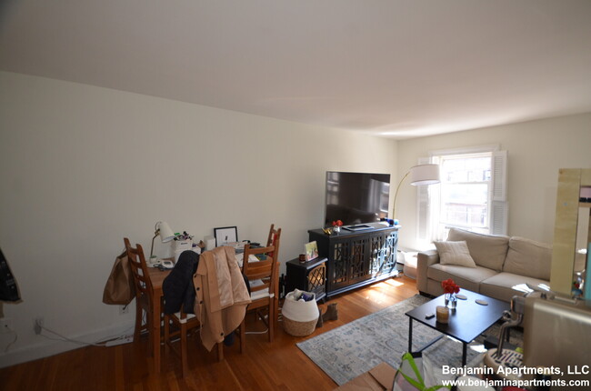 517 Beacon St, Unit 2 in Boston, MA - Building Photo - Building Photo