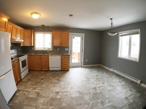 24 Gil Eannes Drive in St John's, NL - Building Photo - Building Photo