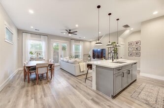 704 Pinemont Dr in Houston, TX - Building Photo - Building Photo