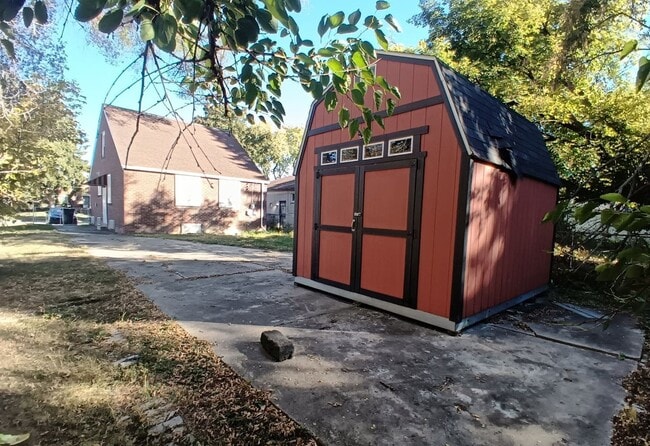 13621 Ashton Rd in Detroit, MI - Building Photo - Building Photo