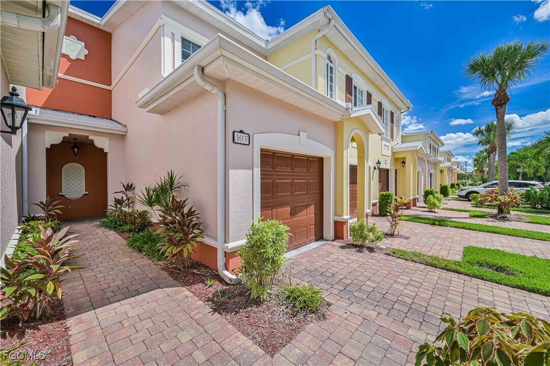 20201 Estero Gardens Cir in Estero, FL - Building Photo