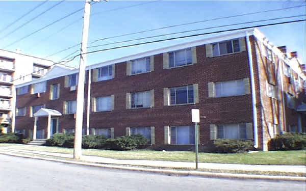 471-475 Laurel Ave in Des Plaines, IL - Building Photo