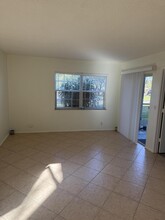 1522 SE Royal Green Cir in Port St. Lucie, FL - Building Photo - Building Photo
