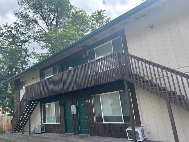 Quail Ridge Apartments in Yakima, WA - Foto de edificio - Building Photo