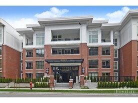 8150-8207 207 St in Langley, BC - Building Photo