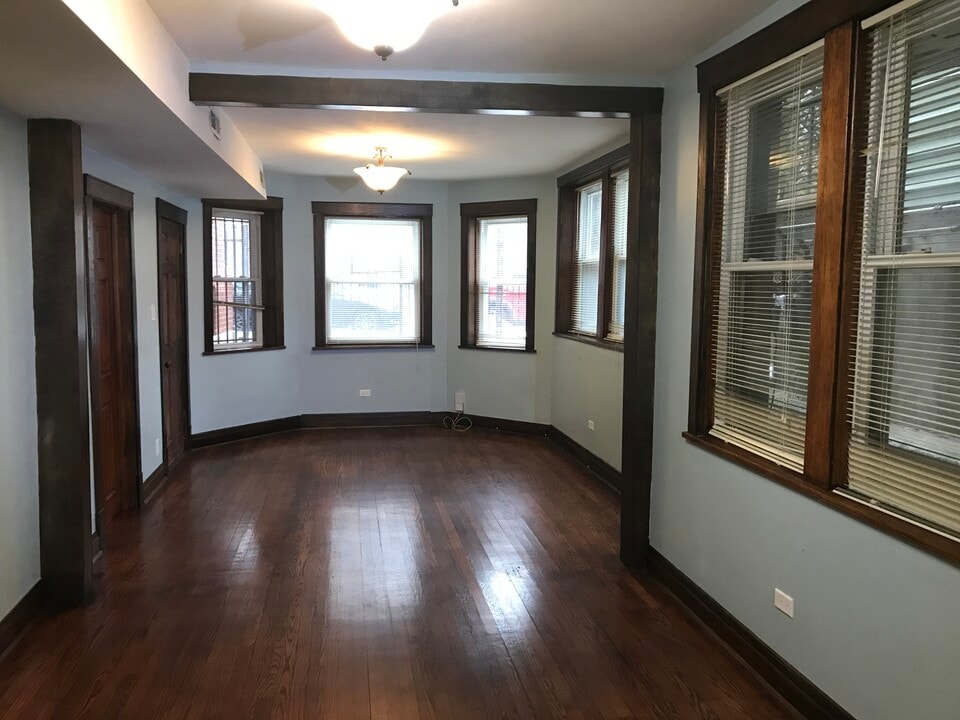 3043 W Belden Ave, Unit Basement in Chicago, IL - Building Photo