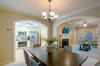 11711 Memorial Dr in Houston, TX - Foto de edificio - Building Photo