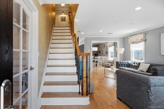 296 Euston Rd S in Garden City, NY - Building Photo - Building Photo
