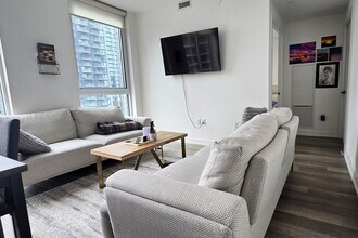 357 King St W in Toronto, ON - Building Photo - Building Photo