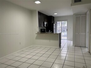 2575 SW 27th Ave, Unit 203 in Miami, FL - Building Photo - Building Photo