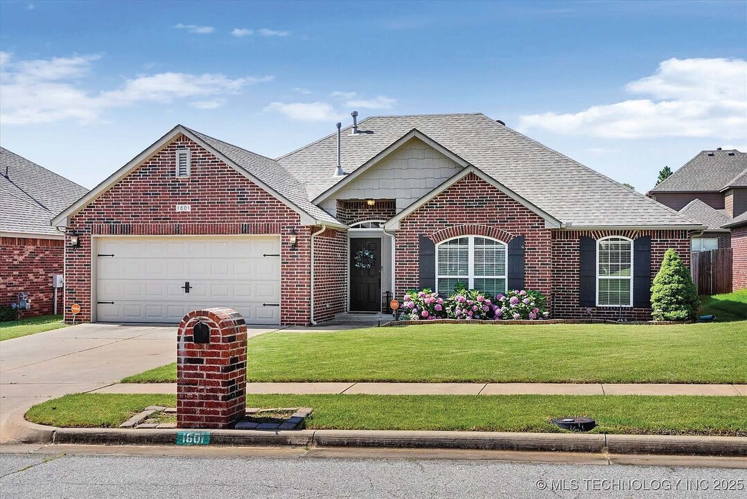 1801 E Montgomery St in Broken Arrow, OK - Building Photo