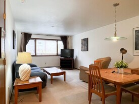 380 E 11th Ave in Anchorage, AK - Building Photo