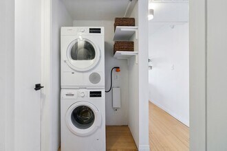 2700 Cahuenga Blvd in Los Angeles, CA - Building Photo - Building Photo