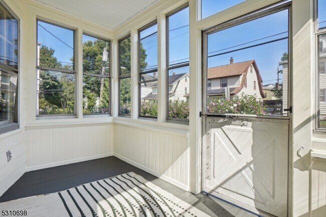 17 Beekman St in Bloomfield, NJ - Building Photo - Building Photo