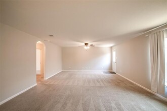 221 Continental Ave in Liberty Hill, TX - Building Photo - Building Photo
