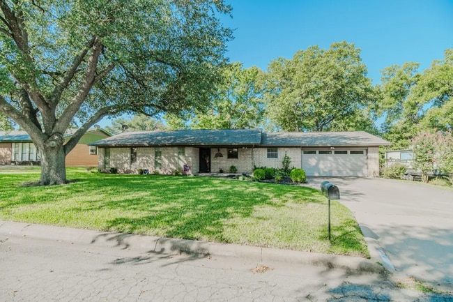 property at 1320 Magnolia Dr