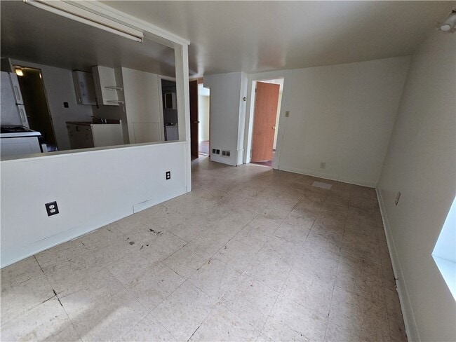 130 E Elisha St in Waterloo, NY - Foto de edificio - Building Photo