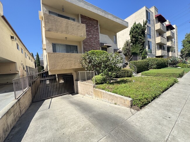 property at 1825 Glendon Ave