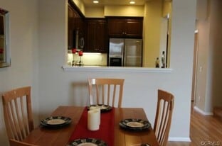 24 Hedge Bloom in Irvine, CA - Building Photo