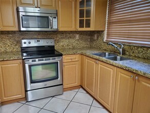11183 NW 7th St in Miami, FL - Building Photo - Building Photo
