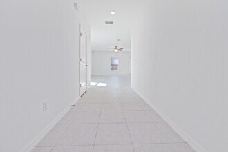 10045 Branching Ship Trce in Wesley Chapel, FL - Building Photo - Building Photo