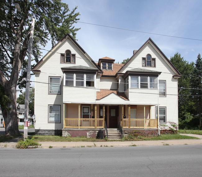 62 Spring St in Gloversville, NY - Foto de edificio - Building Photo