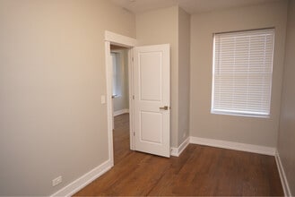 4432 W Jackson Blvd, Unit #3 in Chicago, IL - Building Photo - Building Photo