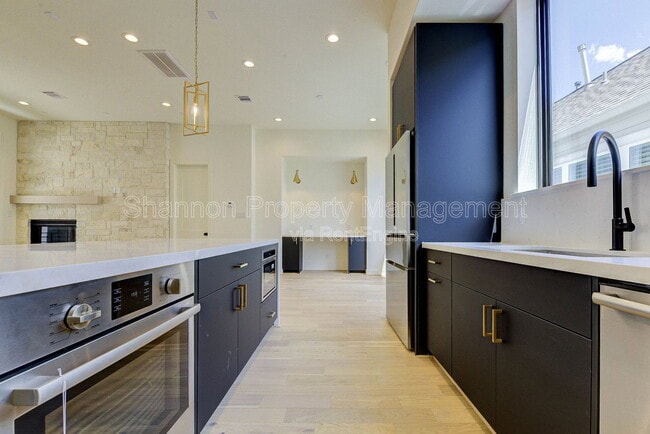 property at 1803 Dunlavy St