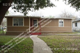 512 S Monumental St in San Antonio, TX - Building Photo