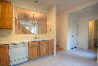 104 Whits Rd in Mountain View, CA - Building Photo - Building Photo