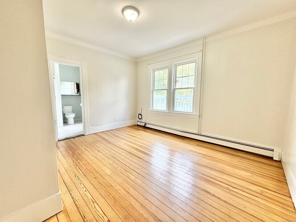 198 Ocean Dr E in Stamford, CT - Building Photo