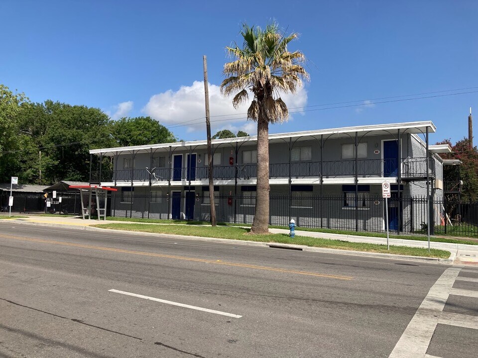 8363 Park Place Blvd Photo