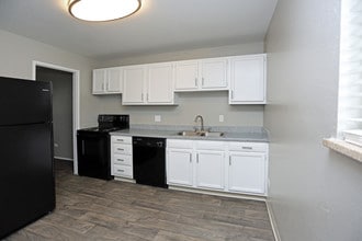 Eagle Crest in Lakewood, CO - Foto de edificio - Interior Photo