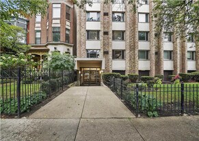 510 W Fullerton Pkwy in Chicago, IL - Building Photo