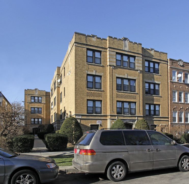 6334-6338 N Artesian Ave in Chicago, IL - Building Photo