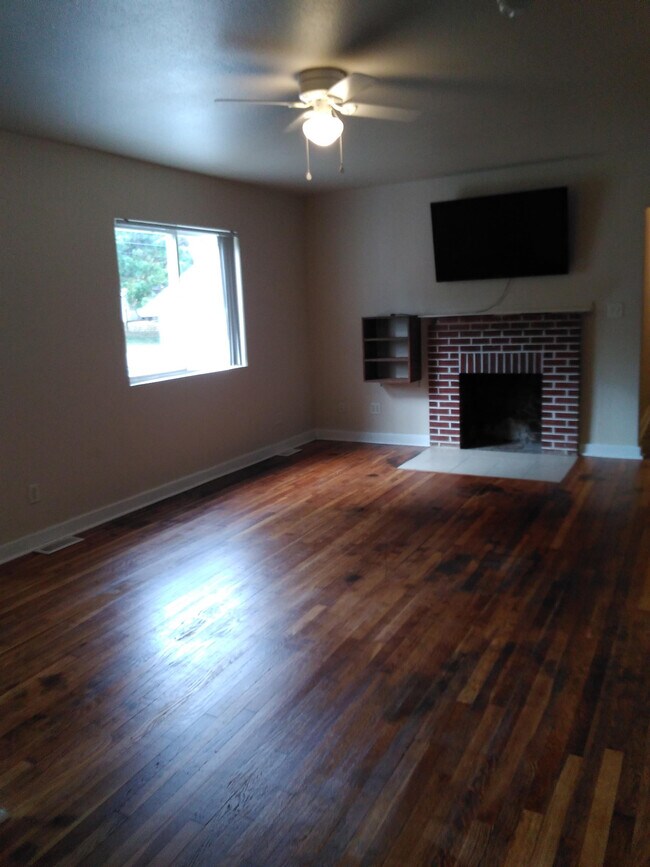 701 S James St in Carbondale, IL - Building Photo - Building Photo