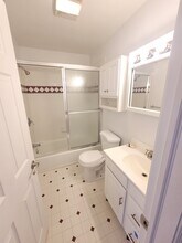 8 Bridle Path Trl, Unit 1 Bedroom Apartment in Newtown, CT - Building Photo - Building Photo